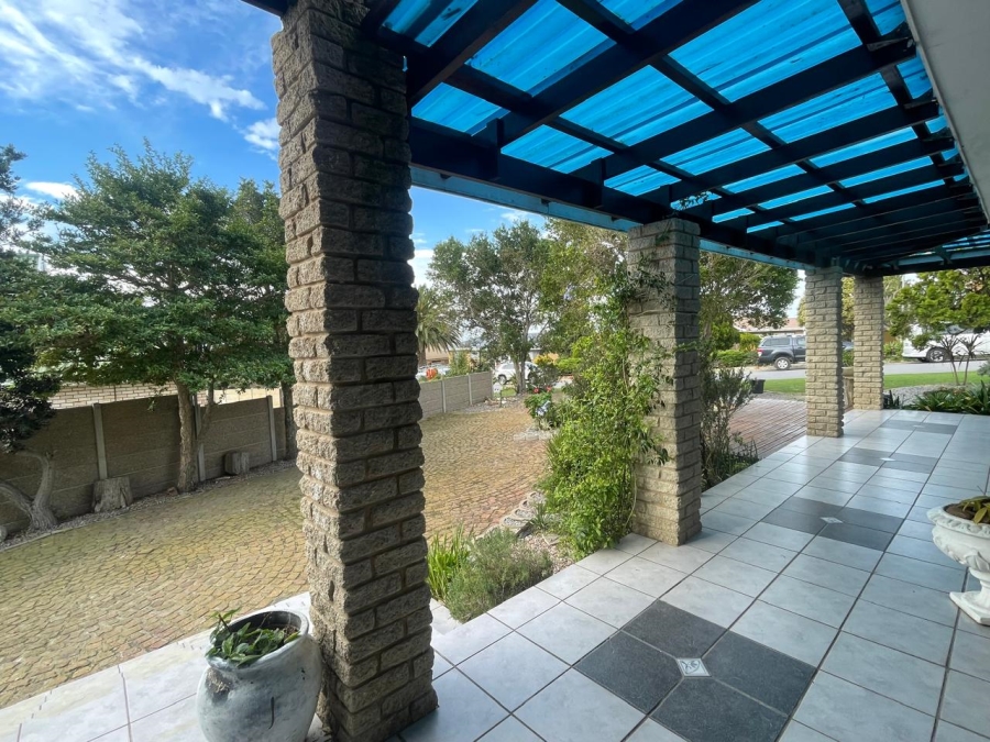 4 Bedroom Property for Sale in Hartenbos Heuwels Western Cape